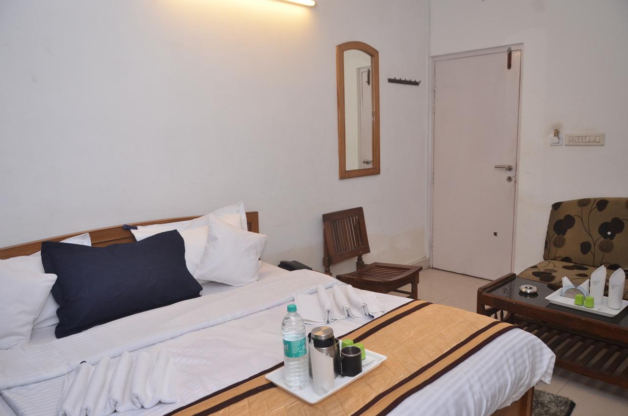 Oyo 8076 Hotel Europe Plaza Lucknow Buitenkant foto